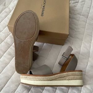 Lucky Brand platform Sandals. Used once-in like new condition.
